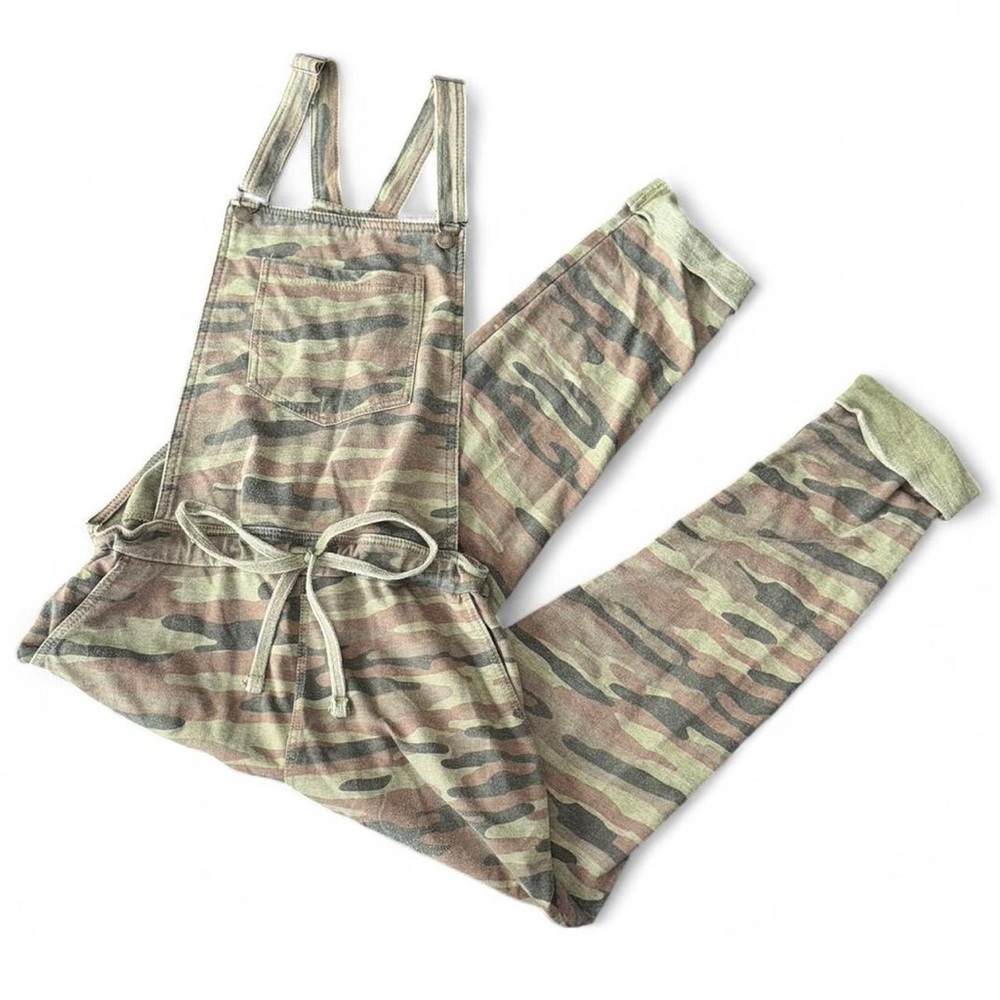 Wallflower Camouflage Overalls Women’s Size Large 

Bow tie waist
Cuffed ankles